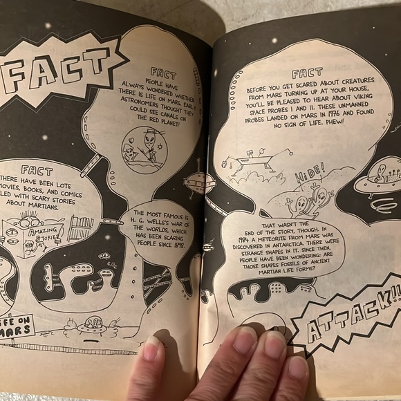 Two Pack paperback chapter book/ comic book - Picture 16 of 16